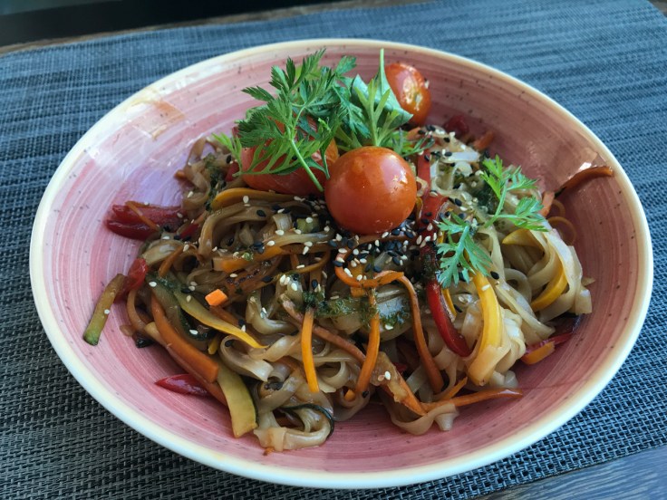 A photo of the rice and vegetable noodle wok (noodles de arroz e legumes wok) at Organic Caffe in Estoril, Portugal.