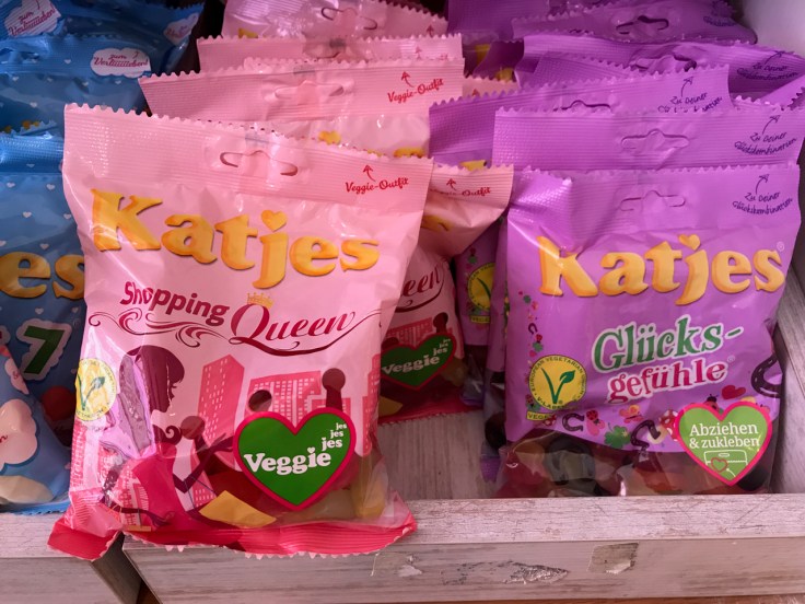 Bags of shopping queen veggie gummies sit beside glücks-gefühle at Katjes Café Grün-Ohr coffee shop in Berlin, Germany. Photo Courtesy of FoodWaterShoes